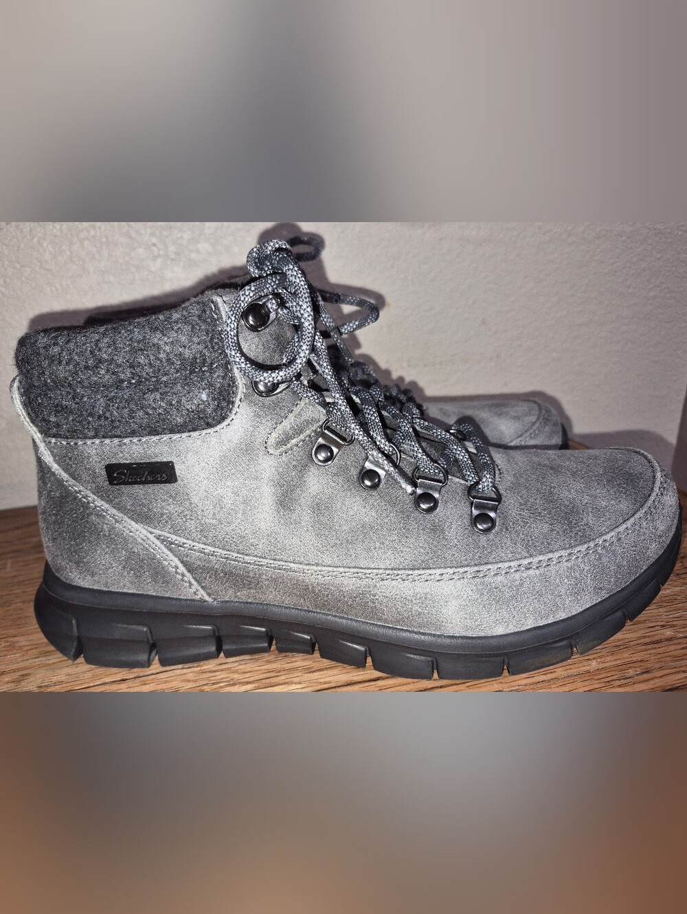 SKECHERS Women’s Boots US 9.5 Synergy Cool Seeker Hiker Walking Mid Charcoal
